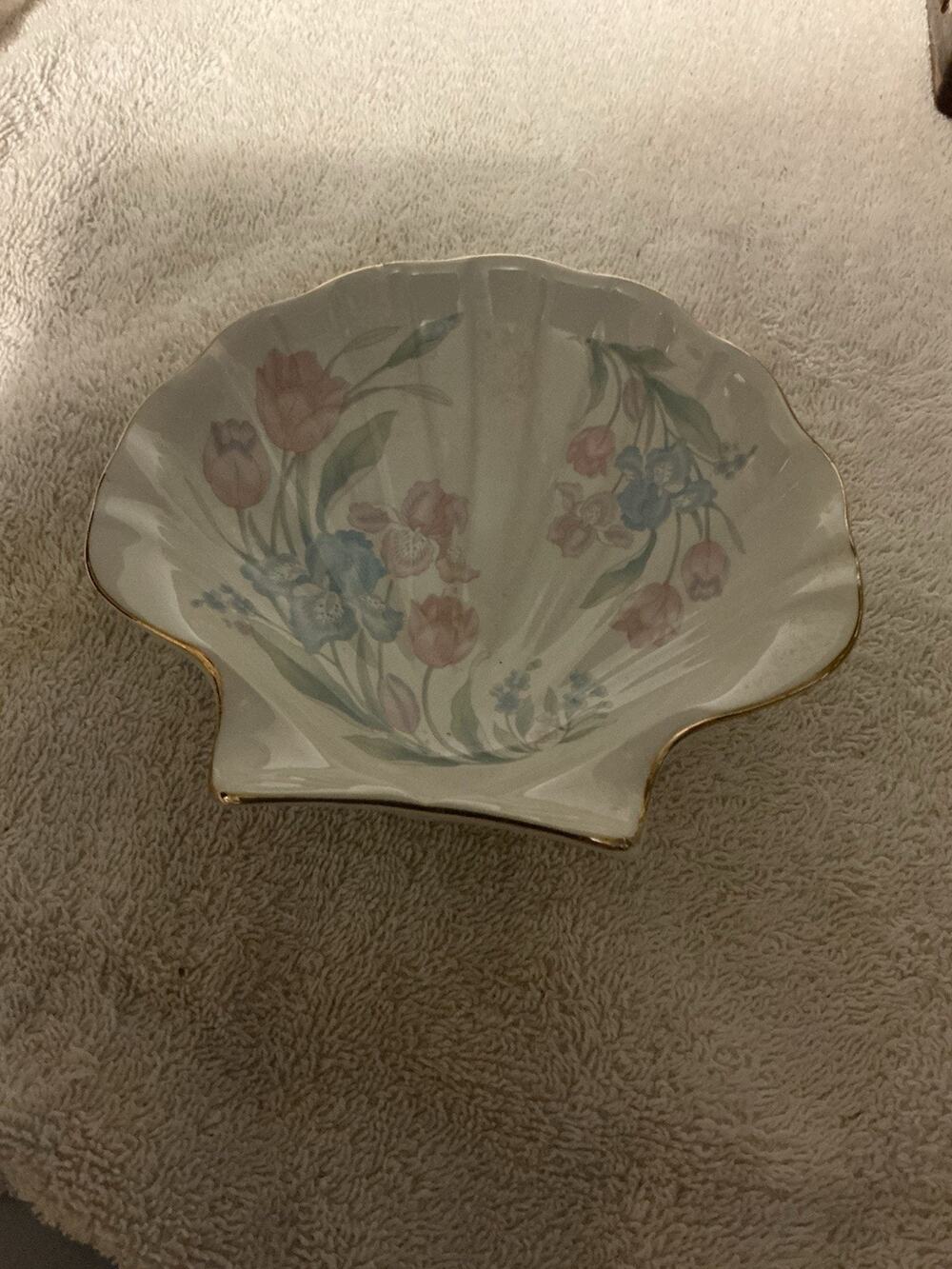 Mount Clemens Shell Trinket Dish Multicolor Floral Bathroom Accessory